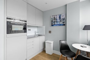 Apartment, Private Bathroom, City View | Shared kitchen