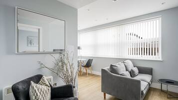 Apartment, Private Bathroom, City View | Lounge