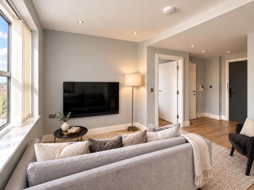 Luxurious ONE Bedroom Apartment IN Bond Street
