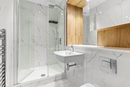 Apartment, Private Bathroom, City View | Bathroom. Luxurious ONE Bedroom Apartment IN Bond Street