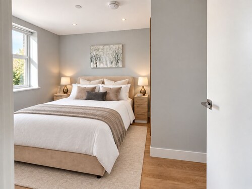 Luxurious ONE Bedroom Apartment IN Bond Street