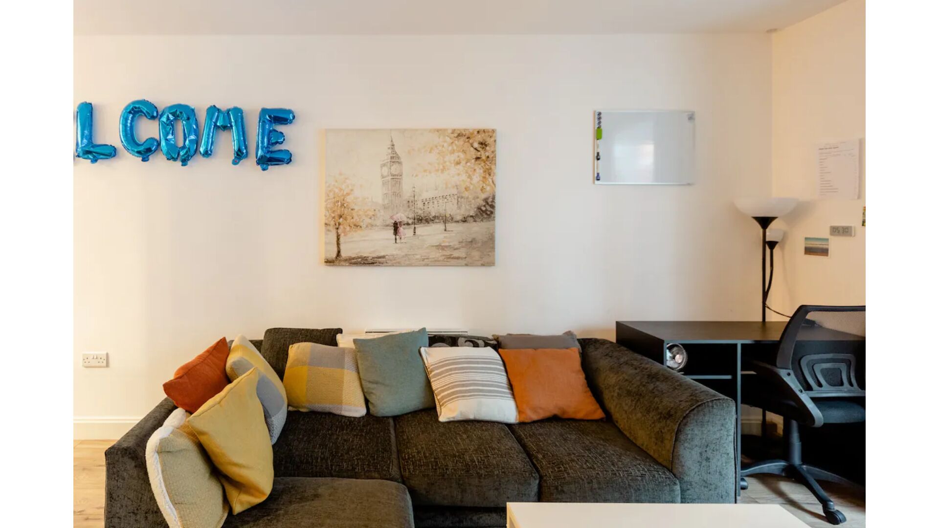 Spacious 1 bed Executive Apartment + Workspace, unlimited coffee & Parking