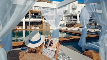 Een seizoensgebonden buitenzwembad