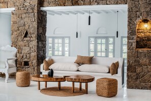 Coin salon dans le hall