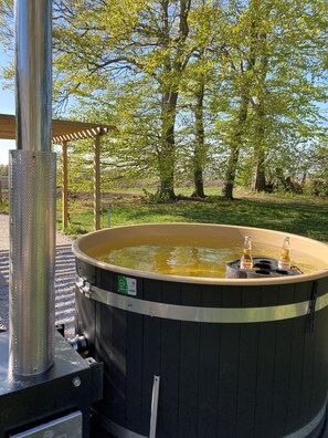 Classic Apartment, Multiple Beds, Kitchen | Private spa tub