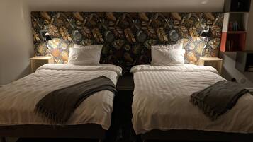 Classic Apartment, Multiple Beds, Kitchen | 1 bedroom, individually decorated, desk, soundproofing