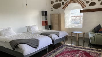 Classic Apartment, Multiple Beds, Kitchen | 1 bedroom, individually decorated, desk, soundproofing