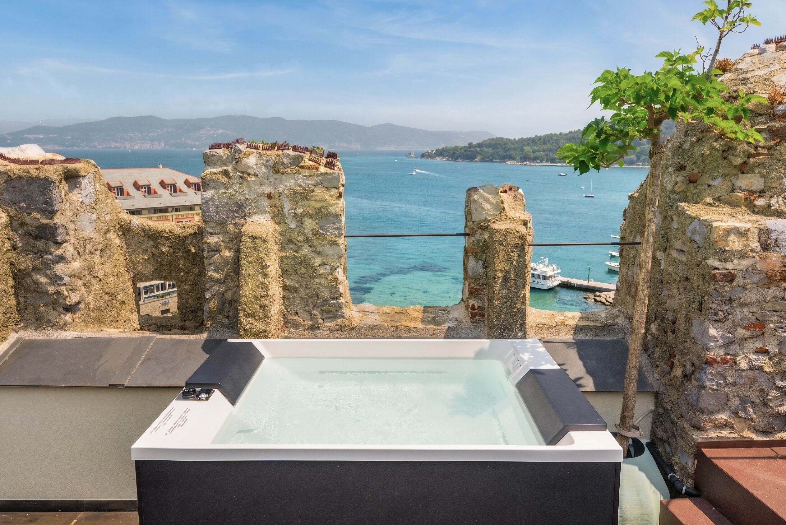Elite Villa, Ensuite (Capitolare Suite Tower) | Outdoor spa tub