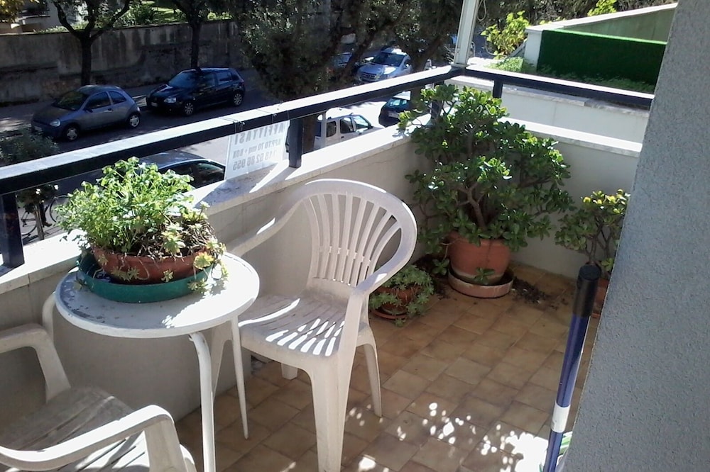 Via De Pace Flat, 18