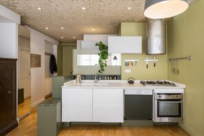 Réfrigérateur, micro-ondes, four, lave-vaisselle