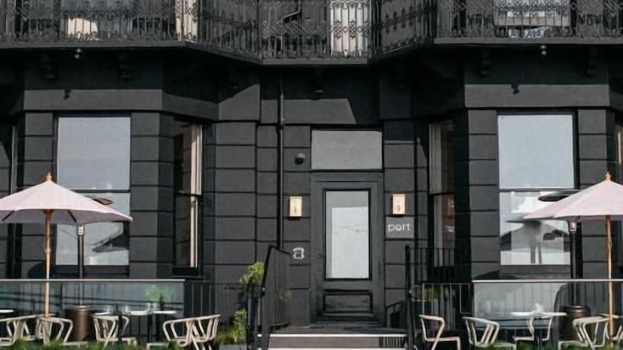 Port Hotel