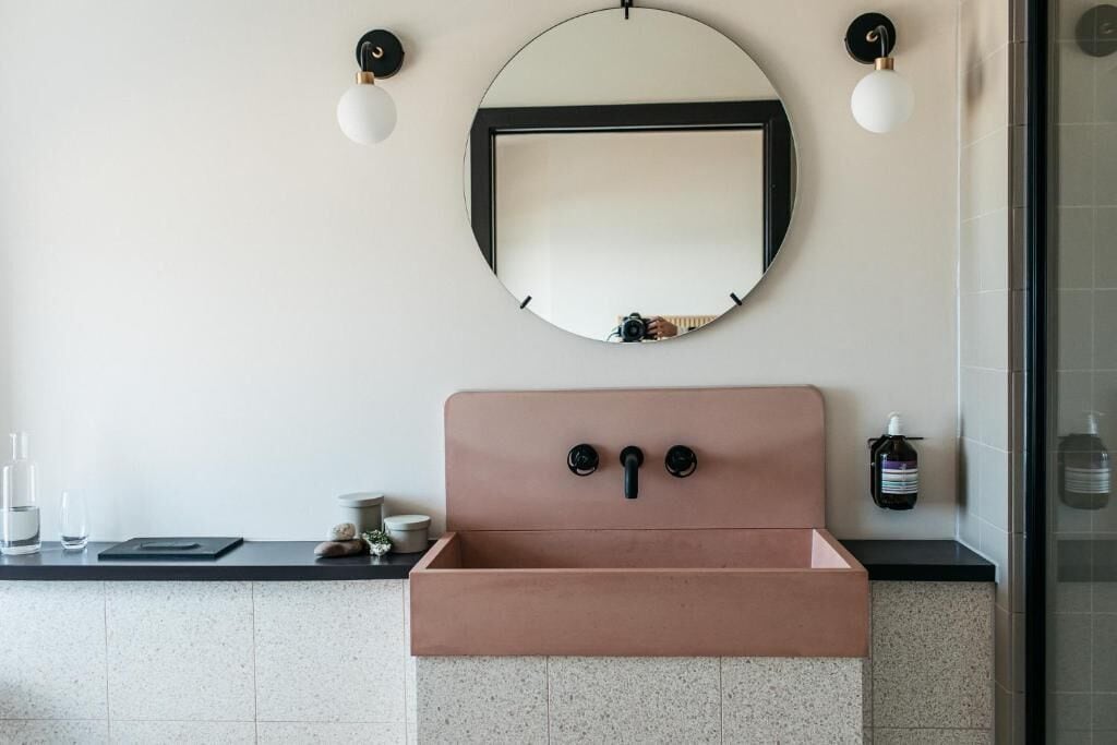 separate bathtub and shower, rainfall showerhead, free toiletries