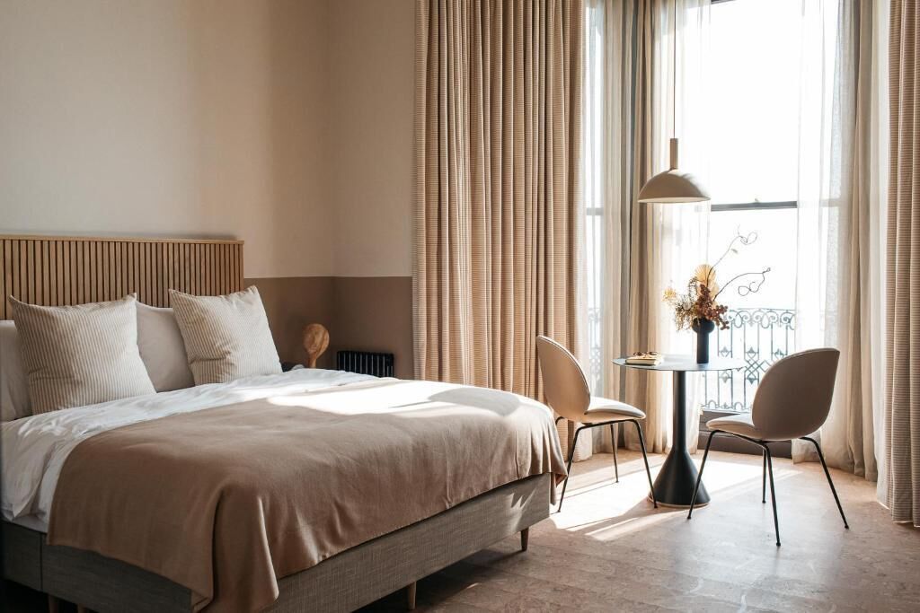 hypo-allergenic bedding, in-room safe, blackout curtains, soundproofing