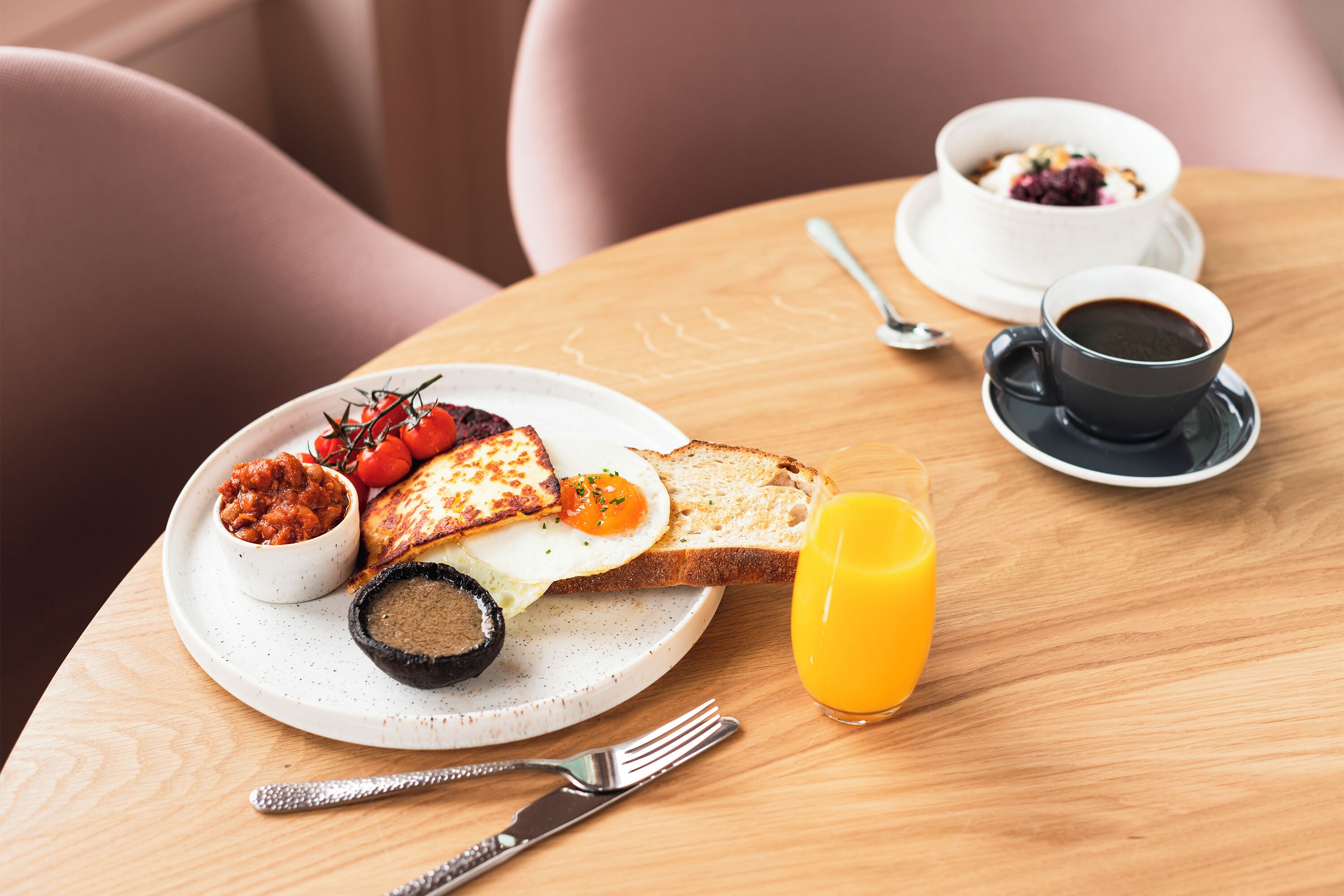 daily full breakfast (gbp 15 per person)