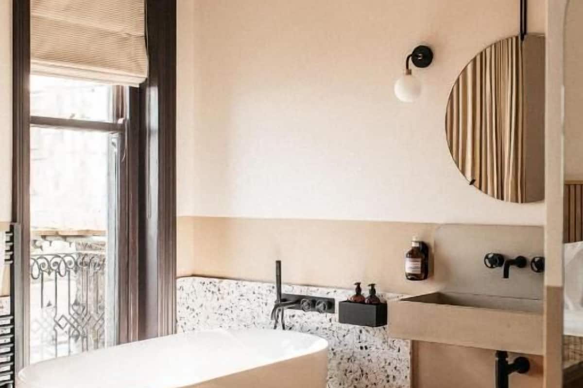 luxury double room, bathtub, sea view | bathroom | separate bathtub and shower, rainfall showerhead, free toiletries