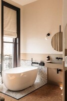 Luxury Double Room, Bathtub, Sea View | Bathroom | Shower, rainfall showerhead, free toiletries, hair dryer