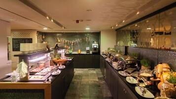 Free daily buffet breakfast