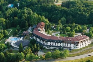 A large, multi-story hotel with a central courtyard and a swimming pool. - Hotel Toplice - Terme Krka (Smarjeske Toplice)