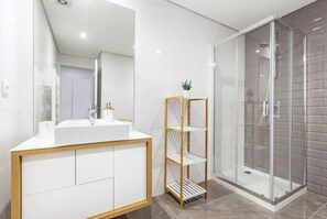 Shower - APARTMENT 0 / GARDEN AND PRIVATE SPA (Espinho)