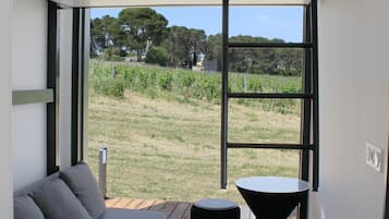 Studio Comfort | Minibar, kedap suara, dan seprai linen