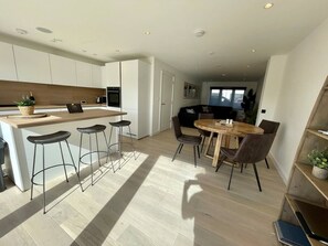 Dining - Luxury Smart Eco Home in Newquay by Tolcarne beach (Newquay)
