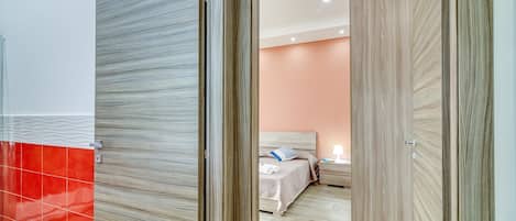 ファミリー アパートメント ベッドルーム (複数) 海側 (Corallo House 200m From The Sea) | 1 室のベッドルーム、WiFi (無料)、ベッドシーツ