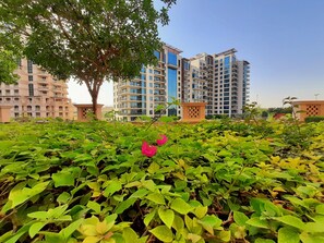 المنطقة المحيطة بالمنشأة