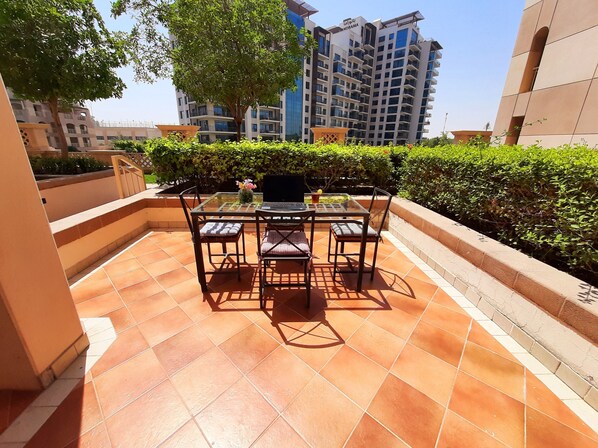 تناول الطعام بالخارج