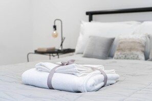 Apartment, 2 Queen Beds | 2 bedrooms, iron/ironing board, free WiFi, bed sheets