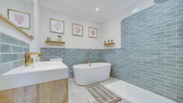 House (5 Bedrooms) | Bilik Mandi | Tuala disediakan