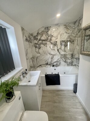 Luxury Apartment, Private Bathroom, Garden View (HOT TUB & spa bath ) | Beach - Osborne Luxury Hot Tub and Jacuzzi Suites (Blackpool)