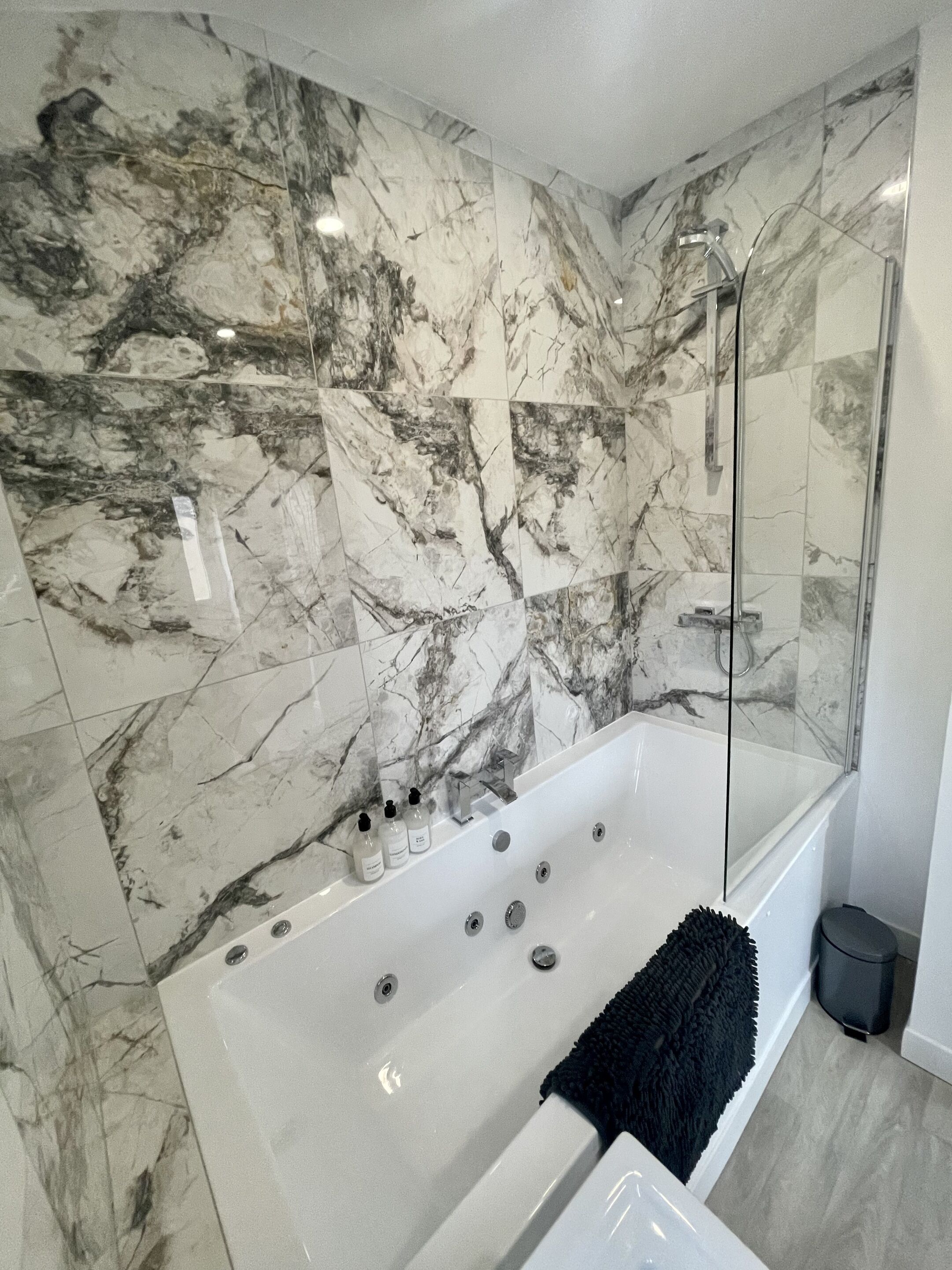 Luxury Apartment, Private Bathroom, Garden View (HOT TUB & spa bath ) | Bathroom