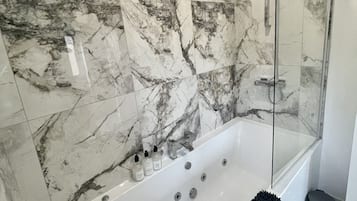 Luxury Apartment, Private Bathroom, Garden View (HOT TUB & spa bath ) | Bathroom