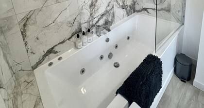 Osborne Luxury Hot Tub and Jacuzzi Suites