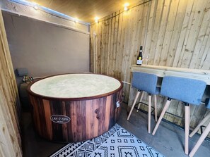 Luxury-Apartment, eigenes Bad, Gartenblick (HOT TUB & spa bath ) | Garten