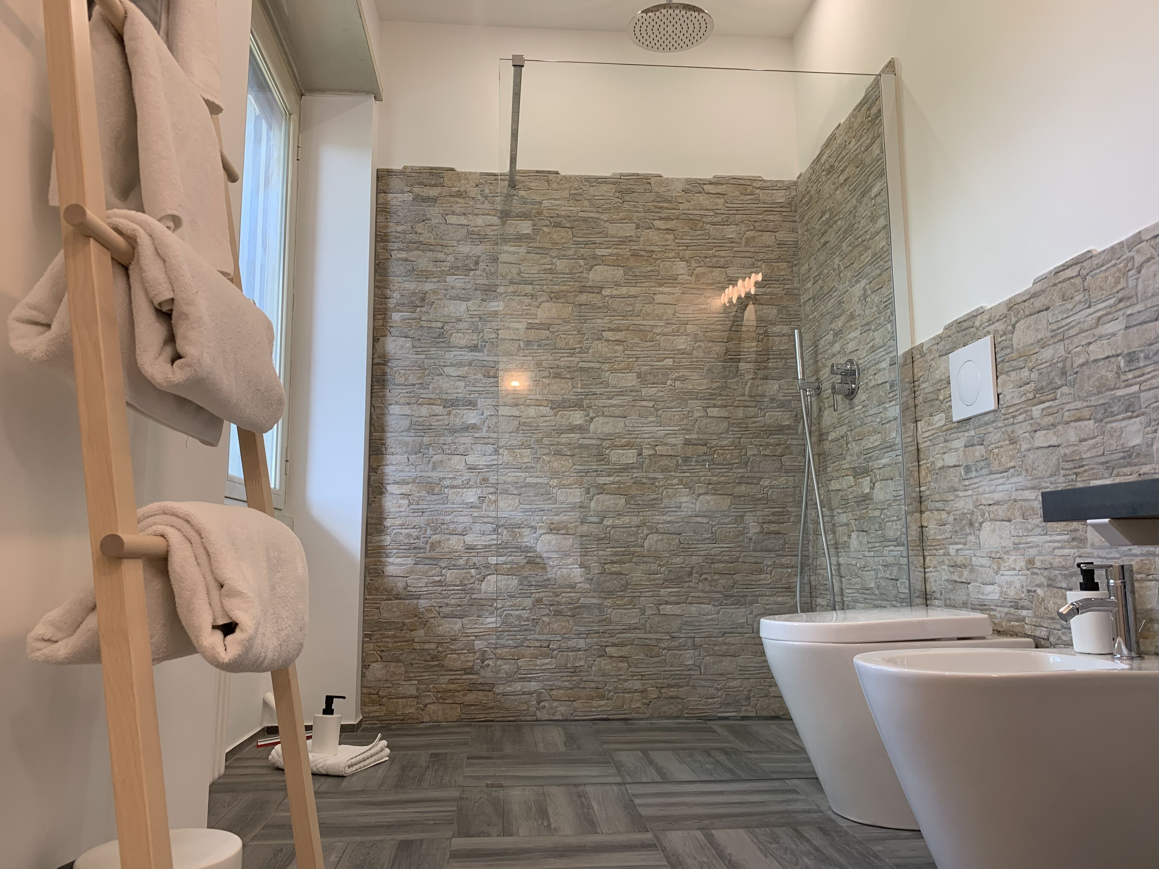 Exclusive Room, 1 Queen Bed, Balcony | Bathroom