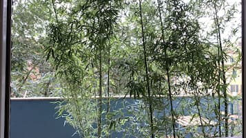 Exclusive-Zimmer, 1 Queen-Bett, Terrasse, Stadtblick | Badezimmer | Bidet, Handtücher, Toilettenpapier