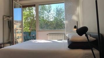Deluxe-Doppelzimmer, 1 Schlafzimmer, Balkon, Stadtblick | Bügeleisen/Bügelbrett, kostenloses WLAN