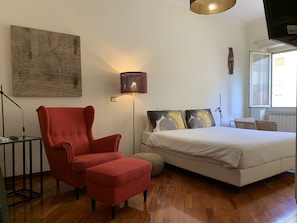 Junior Studio Suite | Iron/ironing board, free WiFi - SmooRoomS Trastevere (Rome)