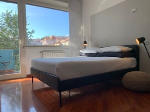 Deluxe Double Room, Balcony | Iron/ironing board, free WiFi - SmooRoomS Trastevere (Rome)
