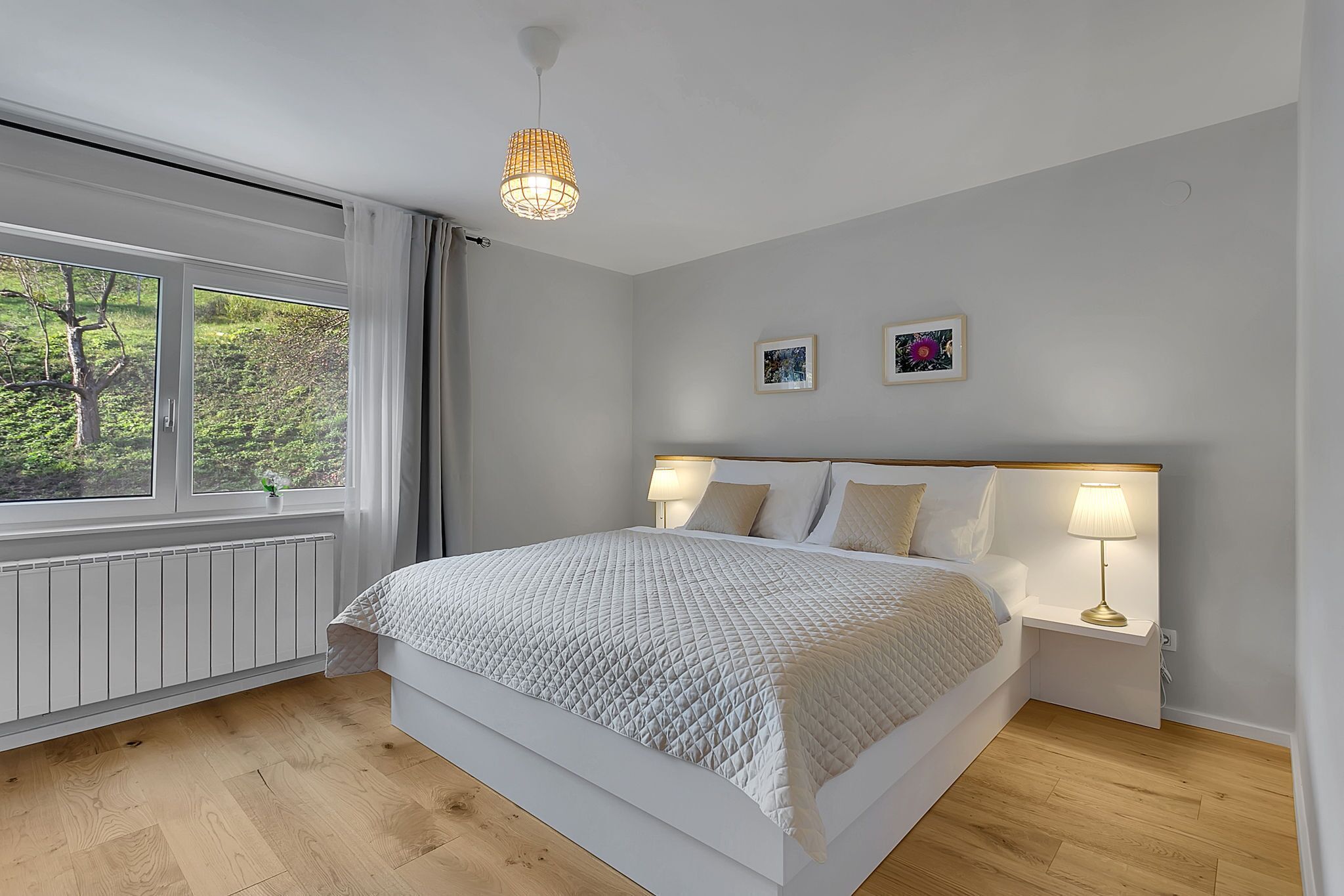 2 chambres, coffres-forts dans les chambres, bureau