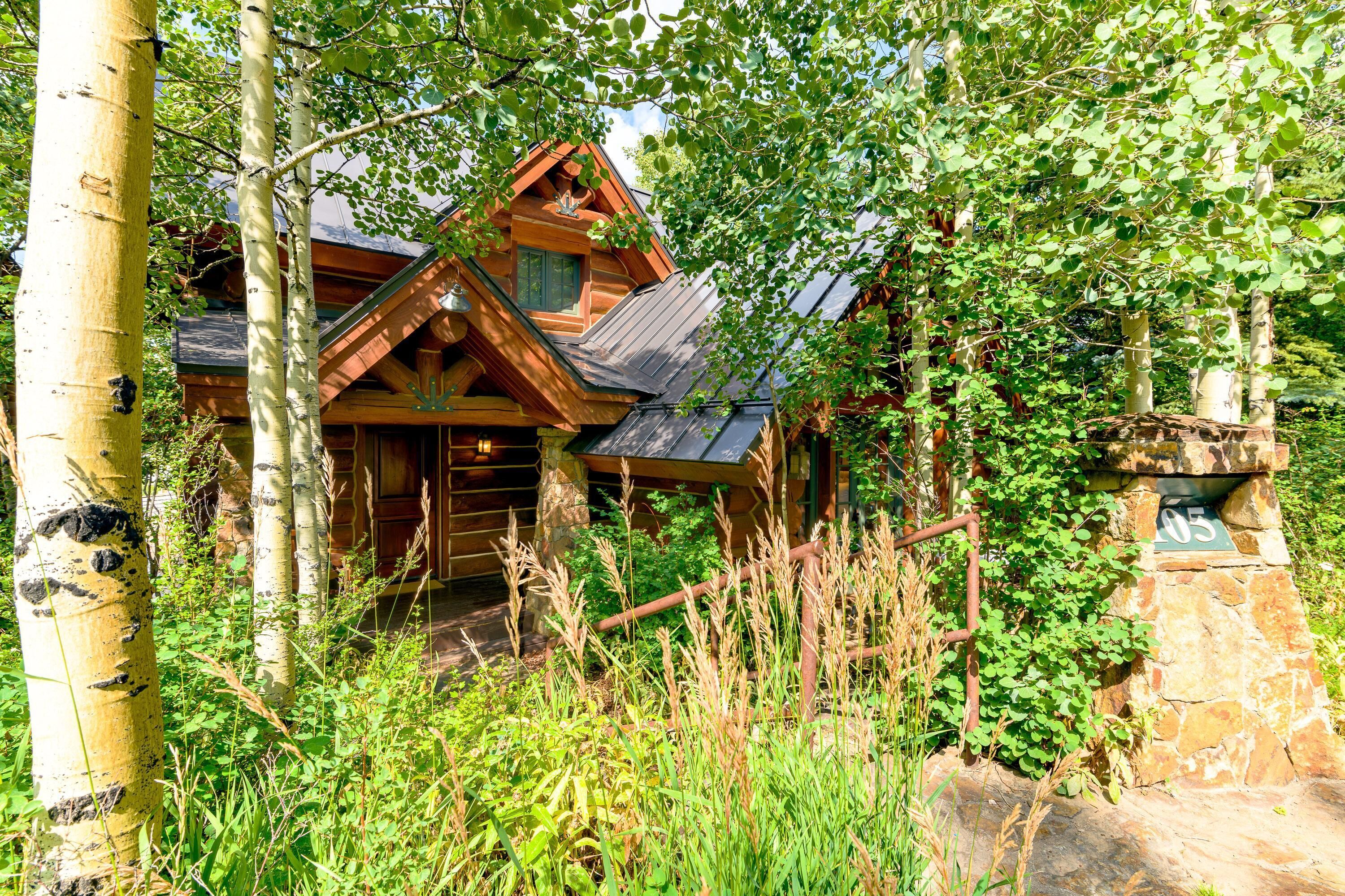 See Forever Cabin 105-Three bedroom Cabin  to be enjoyed by family and friends