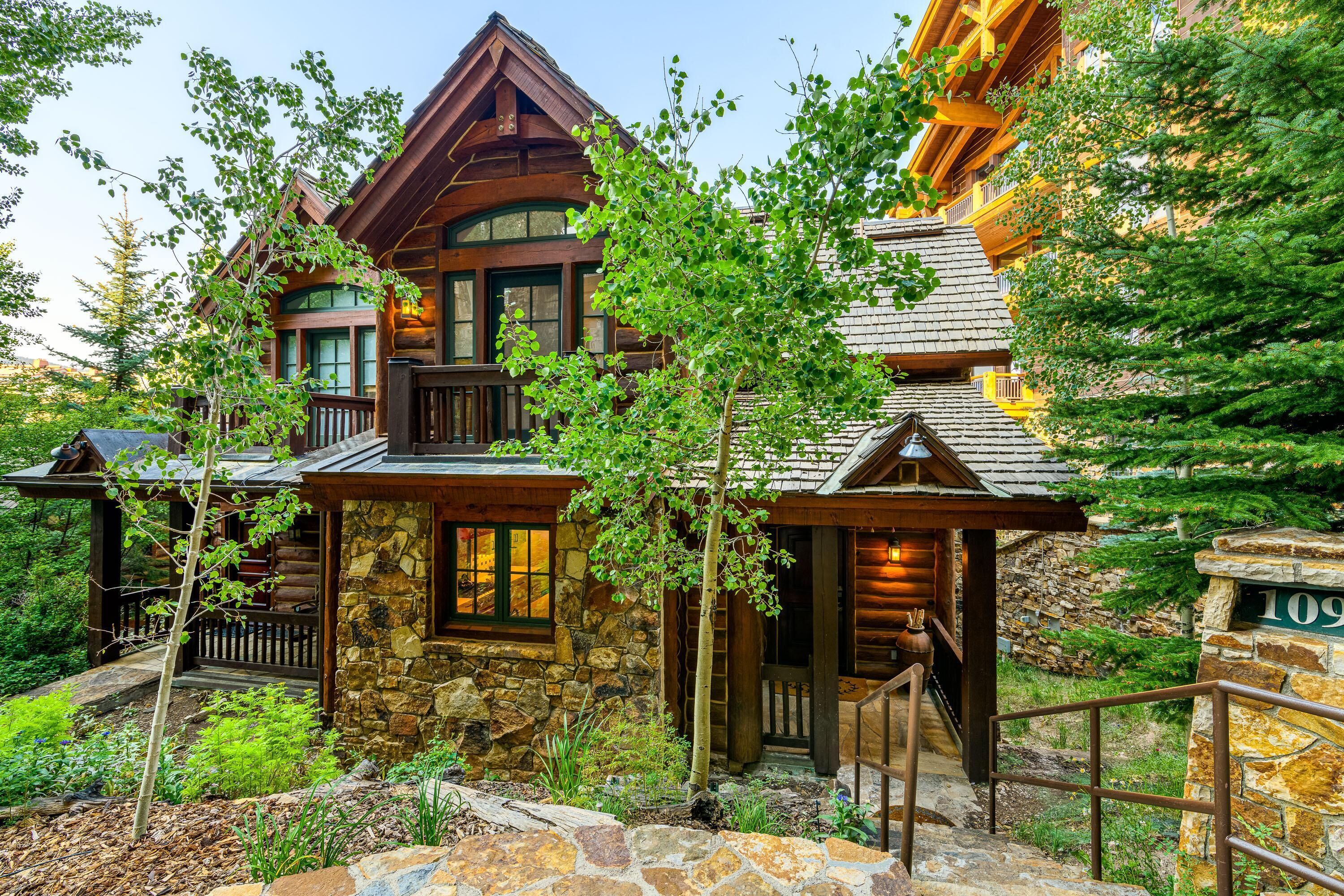 See Forever Cabin 109- Modern luxury in this beautiful three bedroom Cabin