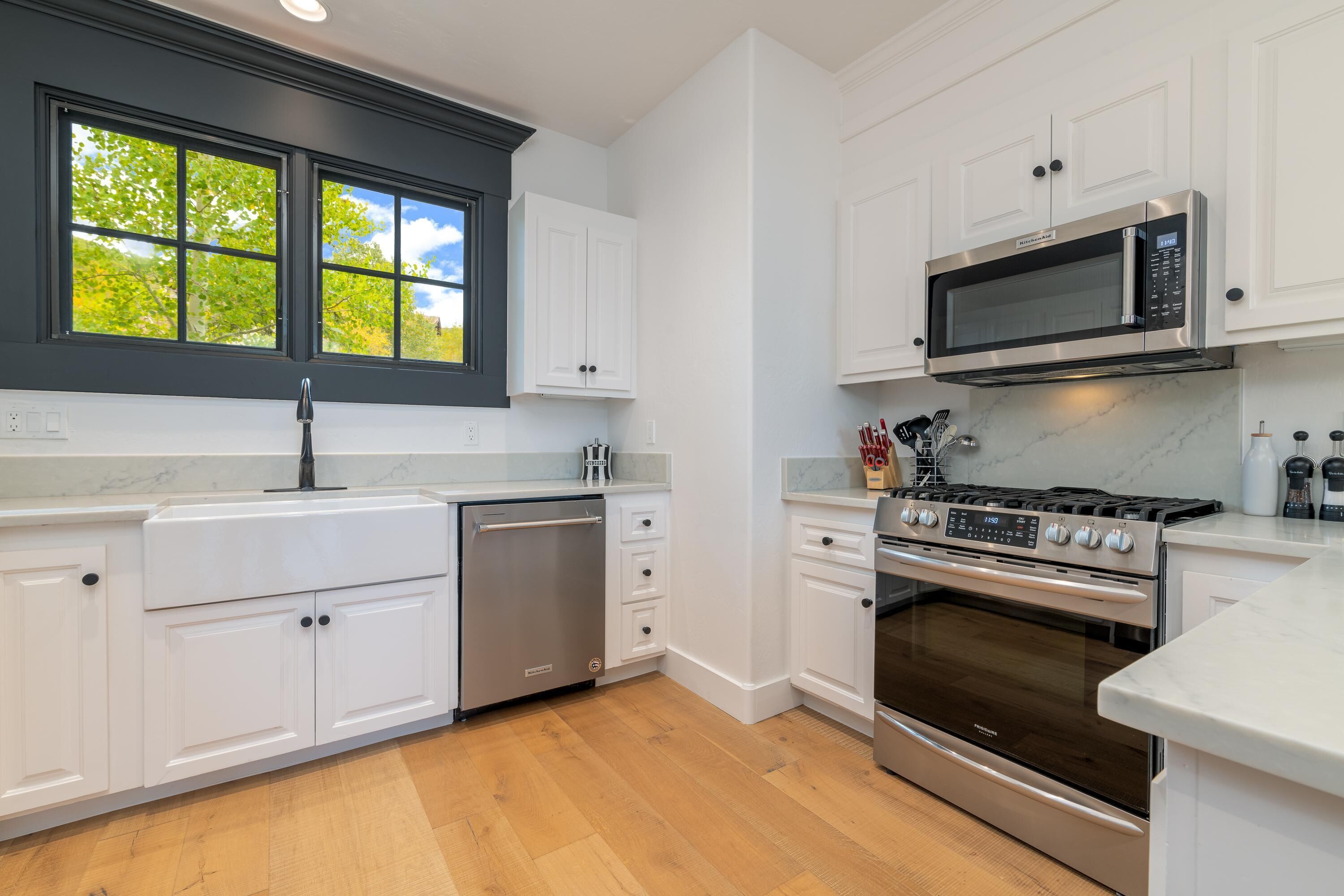 See Forever Cabin 101- Beautiful Cabin with unapparelled sunsets and style