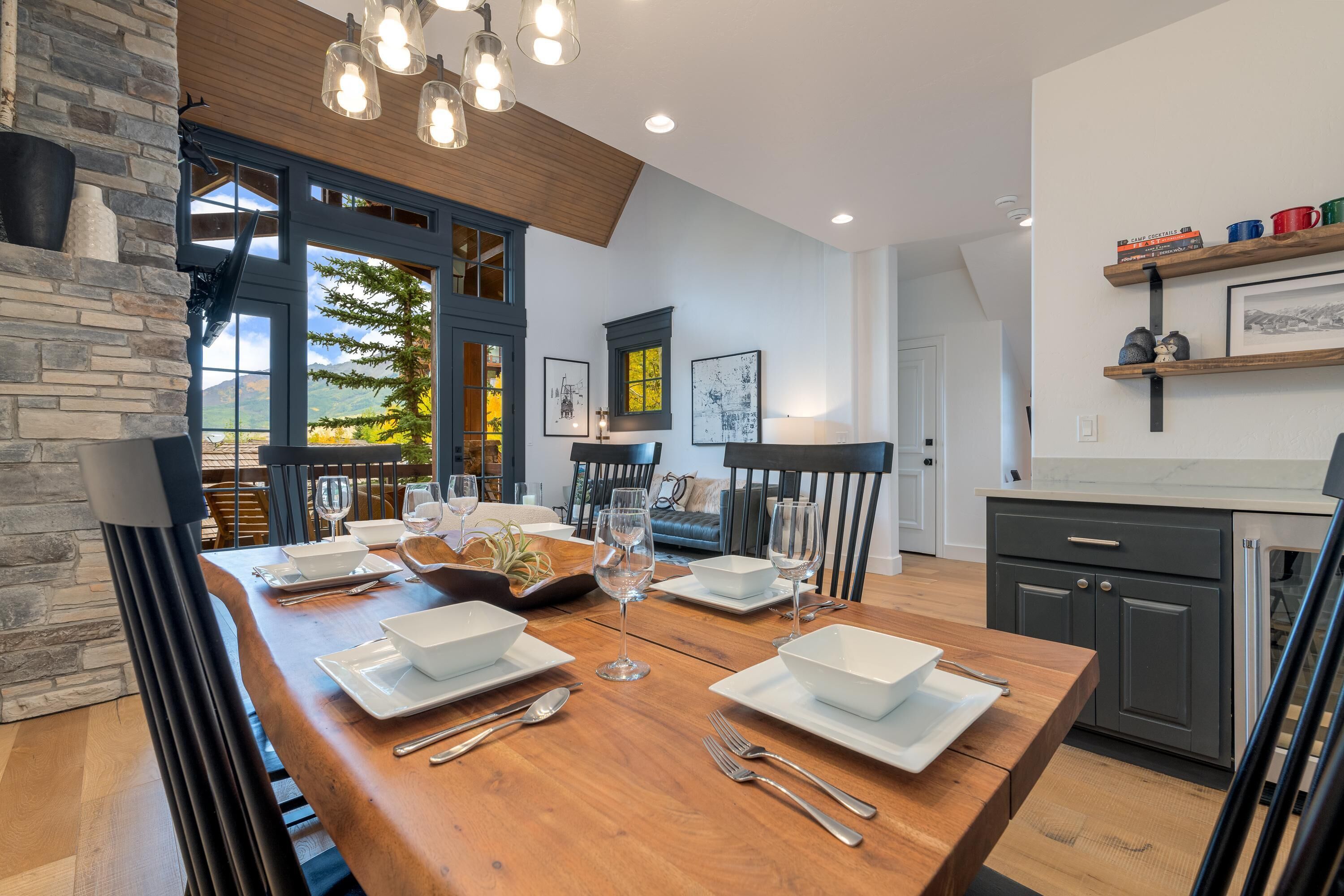 See Forever Cabin 101- Beautiful Cabin with unapparelled sunsets and style