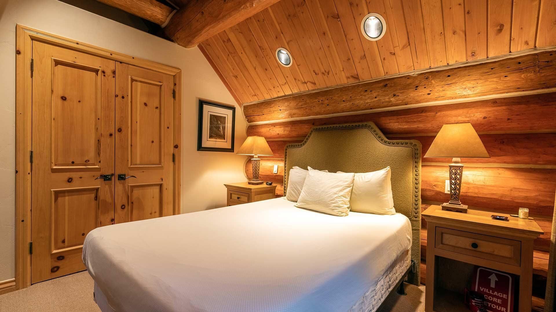 See Forever Cabin 103-Escape into this wonderful three bedroom Cabin