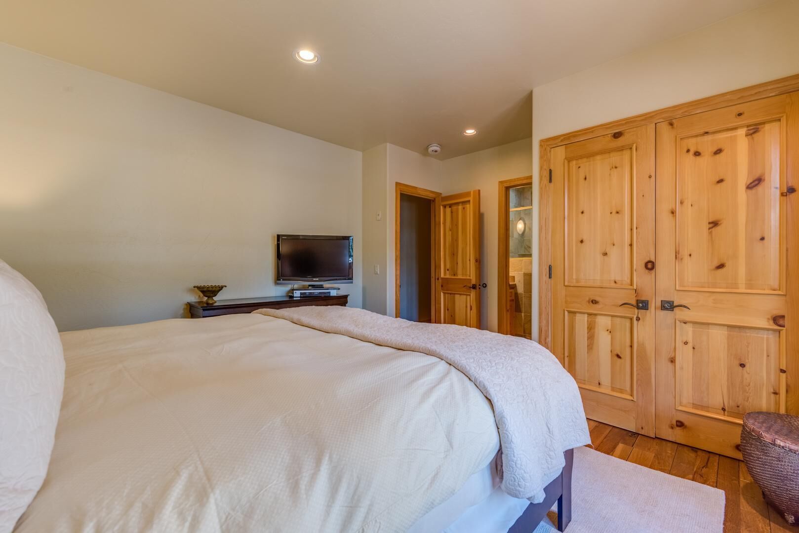 See Forever Cabin 110- Beautiful Three bedroom Cabin with marvelous views