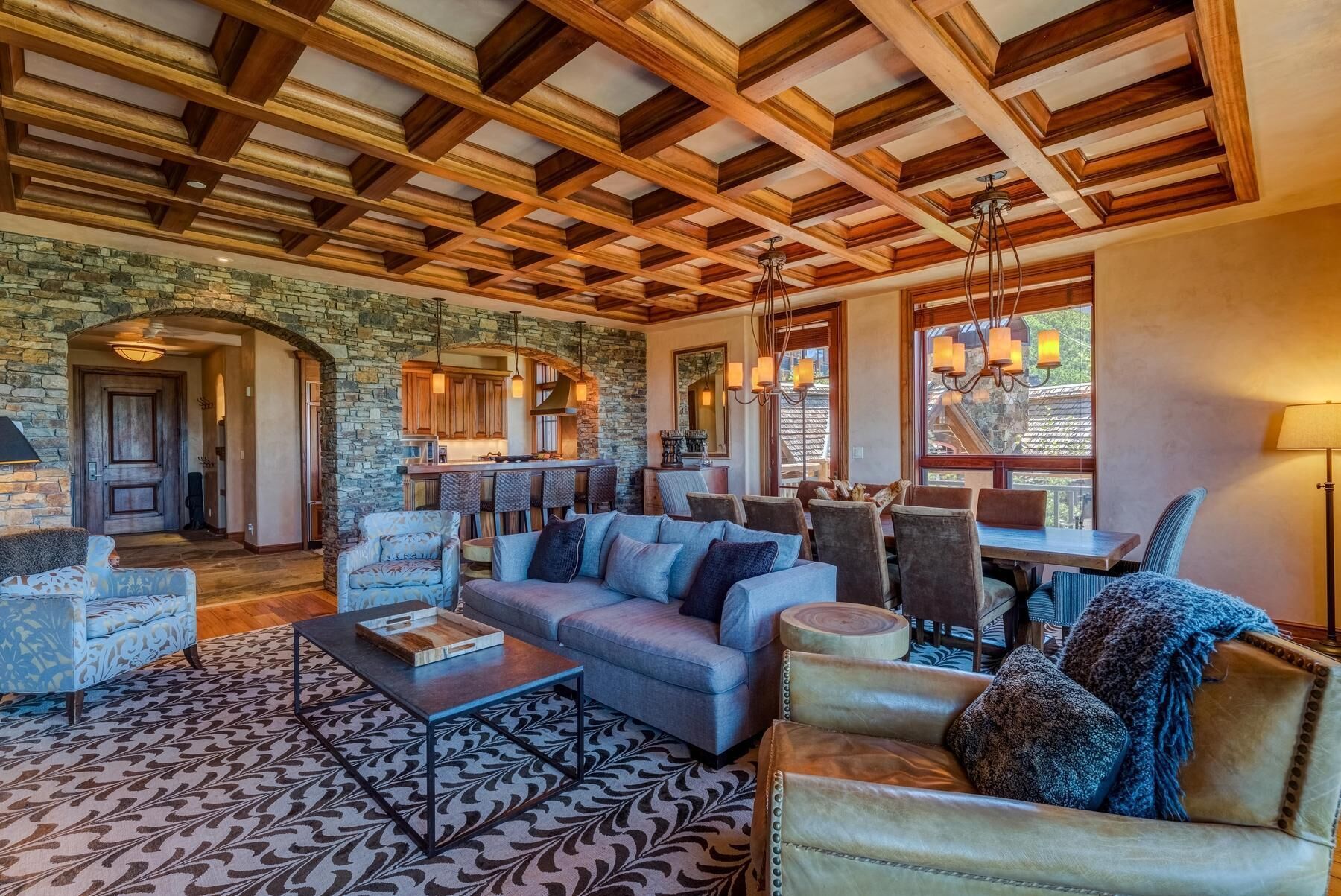 Stunning Mountain Views - Beamed Ceiling - Stone Fireplace -Spacious 3 Bedroom