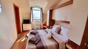 Bureau, Wi-Fi gratuit, draps fournis