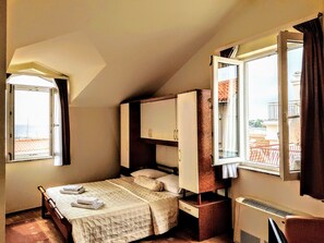 Desk, free WiFi, bed sheets - Villa Palčić (Novalja)